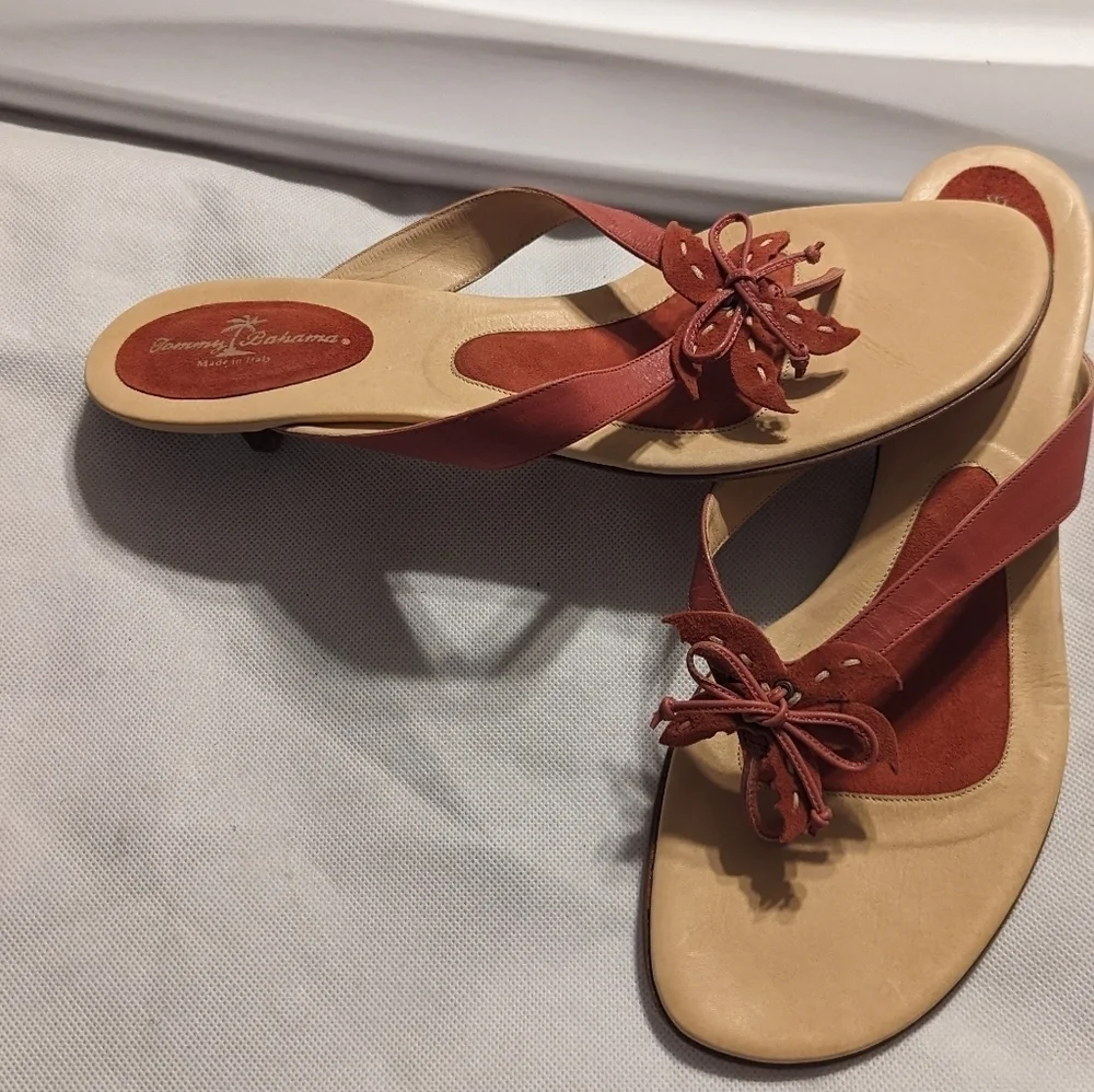 TOMMY Bahama Tropical Temptations Leather Thong Kitten Heel Sandals - size 10